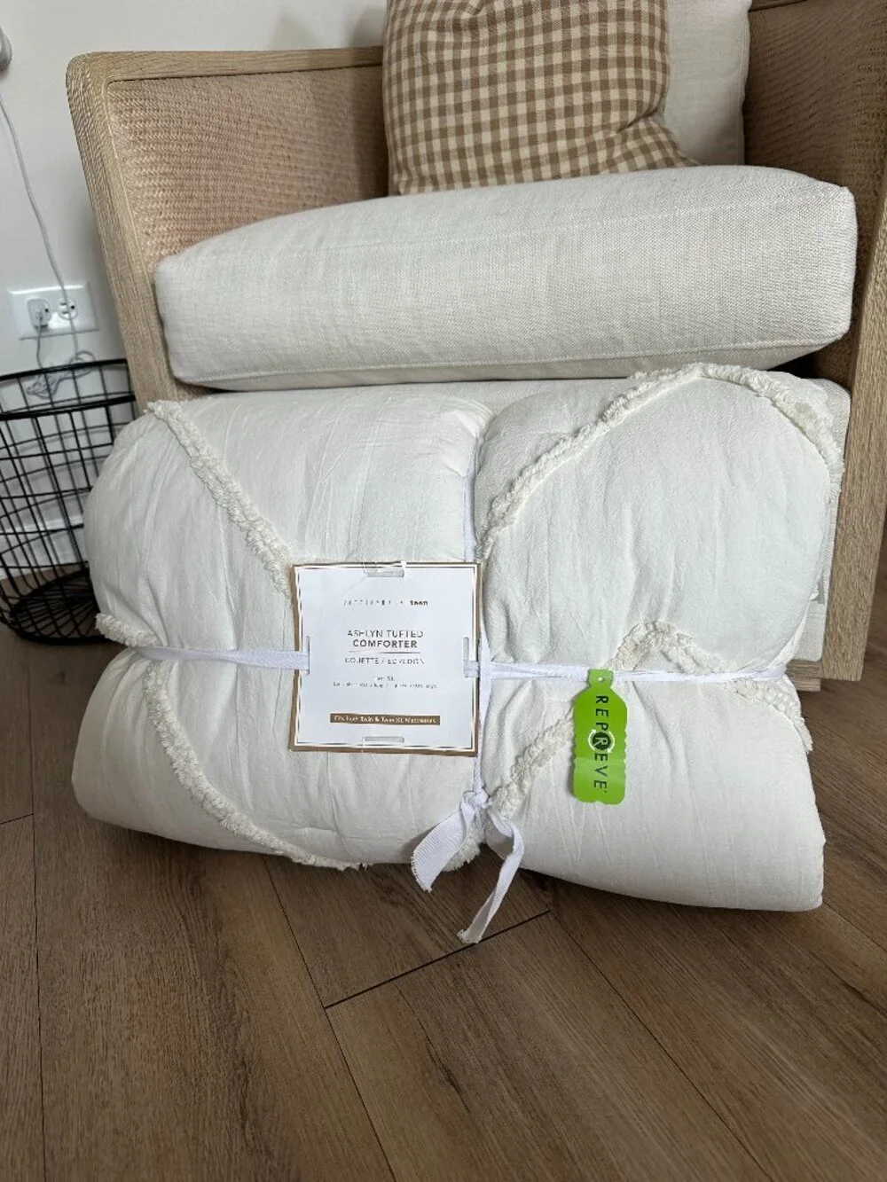 Pottery Barn Teen Ashlyn Tufted Comforter Set Twin XL NWT